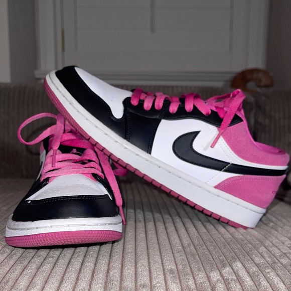 Nike Shoes - Nike Air Jordan 1 Low SE
